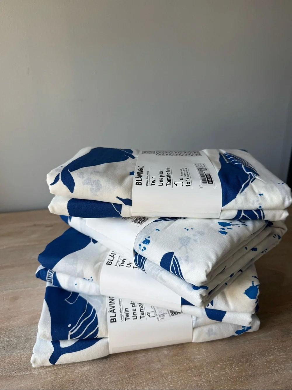 IKEA BLÅVINGAD White and Blue Whale Duvet Cover - Twin